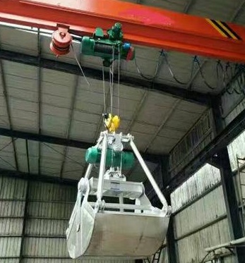 電動(dòng)馬達(dá)抓斗作業(yè)現(xiàn)場圖片