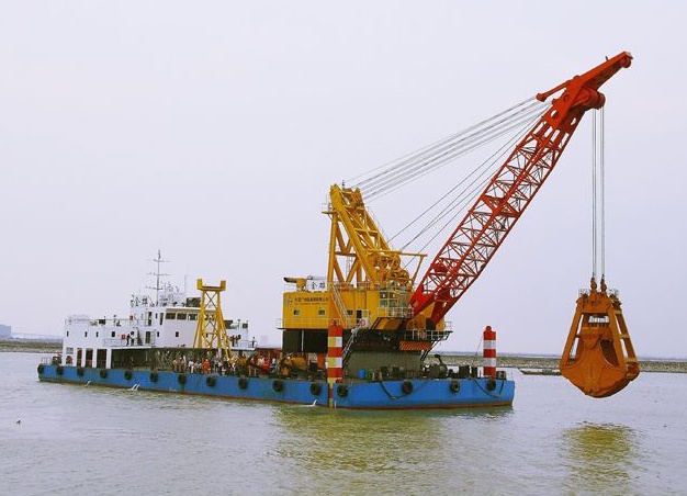 碼頭吊機抓斗作業(yè)現(xiàn)場 碼頭吊機抓斗作業(yè)現(xiàn)場